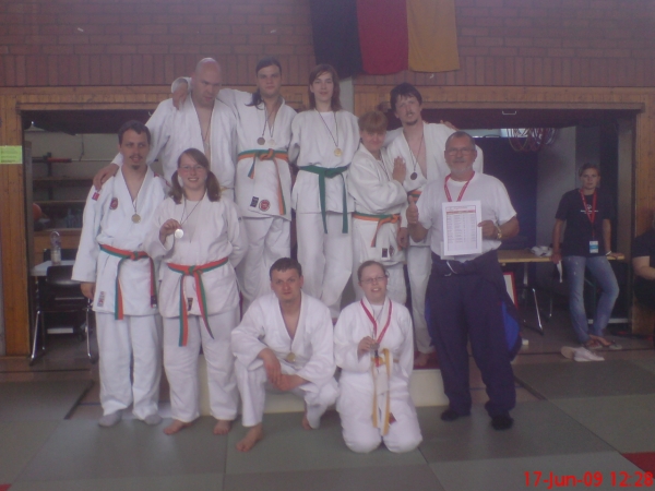 Alle Kämpfer samt Trainer auf einen Blick. img